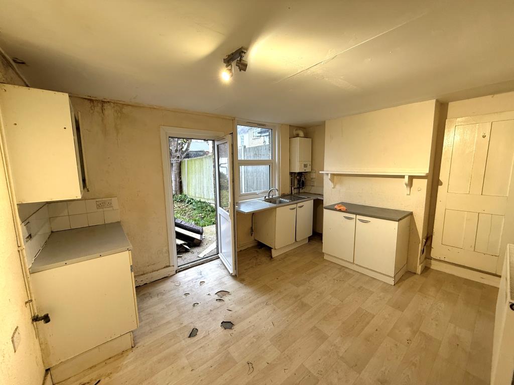 Lot: 47 - THREE STOREY HOUSE FOR REFURBISHMENT - Kitchen with access to garden